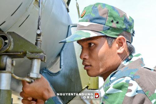 Xem tên lửa phòng không chủ lực của Việt Nam lắp ráp - Ảnh 16