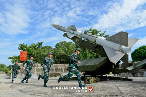 Xem tên lửa phòng không chủ lực của Việt Nam lắp ráp - Ảnh 22