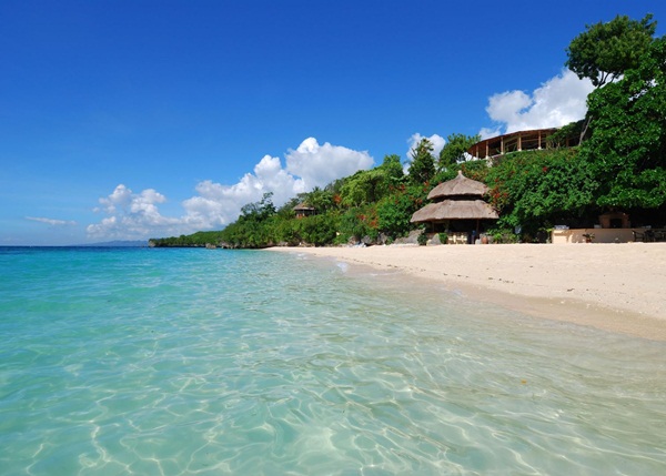 Đảo Cebu là một trong những điểm đến thu hút khách du lịch nổi tiếng của Philipines và cũng nằm trong top những hòn đảo đẹp nhất châu Á. Nơi đây tự hào với những khu nghỉ dưỡng 5 sao sang trọng, sân gofl, trung tâm mua sắm và những nhà hàng tuyệt vời. Bao quanh hòn đảo lớn là vô số những hòn đảo nhỏ không người sinh sống và du khách có thể đến thăm bất cứ lúc nào.