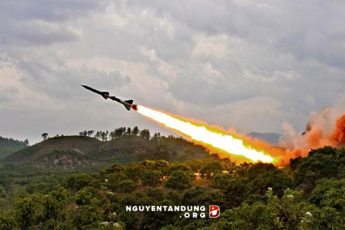 Xem tên lửa phòng không chủ lực của Việt Nam lắp ráp - Ảnh 23