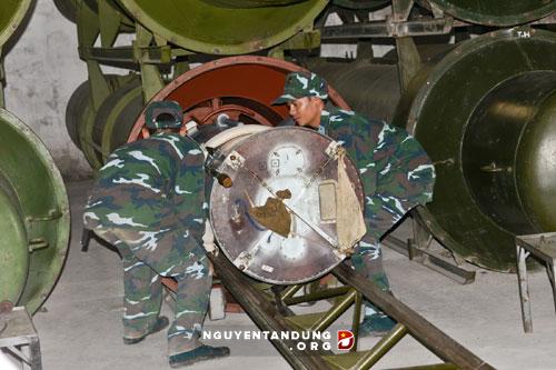 Xem tên lửa phòng không chủ lực của Việt Nam lắp ráp - Ảnh 3