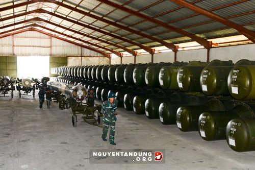 Xem tên lửa phòng không chủ lực của Việt Nam lắp ráp - Ảnh 5