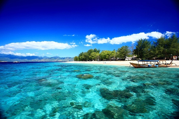 Quần đảo Gili chào đón khách du lịch từ khắp nơi trên thế giới, nhận được sự đánh giá cao về chất lượng của các dịch vụ du lịch với. Gili sở hữu những nhà hàng tuyệt vời và vố số những nét cuốn hút đặc biệt khác. 