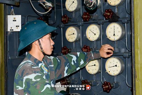 Xem tên lửa phòng không chủ lực của Việt Nam lắp ráp - Ảnh 6