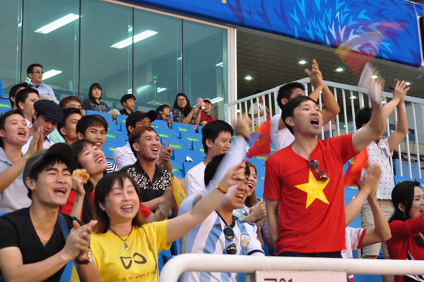Châu Á rúng động với chiến thắng của Olympic VN 1