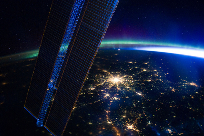 Thủ đô Moscow của Nga về đêm xuất hiện ở vị trí trung tâm của bức ảnh, khi được nhìn từ ISS ngày 28/3/2012.