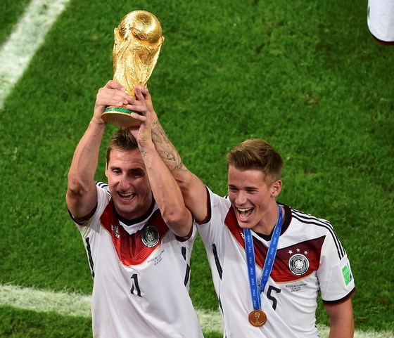 Klose (trái) - Cầu thủ ghi nhiều bàn thắng nhất trong lịch sử các kỳ World Cup    