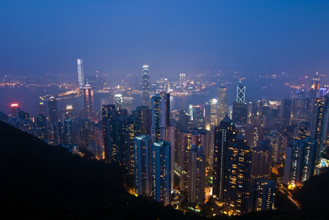 Tọa lạc trên đỉnh một ngọn núi, Pollock's Path được mệnh danh là thiên đường dành cho những người giàu có ở Hong Kong. Mỗi mét vuông đất ở đây có giá 120.000 USD.<br/>Cư dân nổi tiếng sống tại đây: diễn viên Châu Tinh Trì, những nhà quản lý của ngân hàng HSBC.