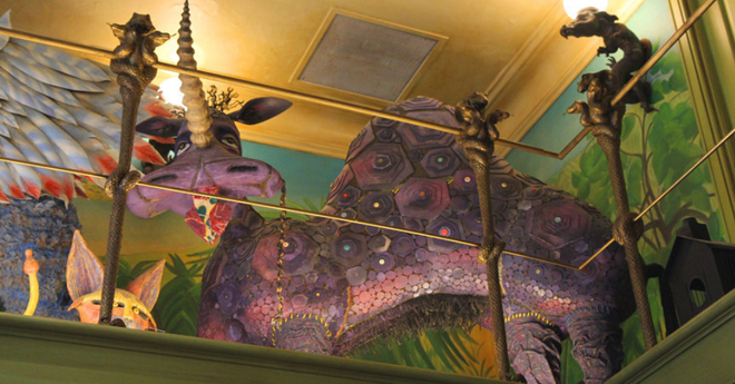 Tại tiệm Cầm thú huyền bí, bạn cũng có thể ngắm quái thú Crumple-Horned Snorkack - đây là một trong những loài vật yêu thích của nhân vật Luna.
