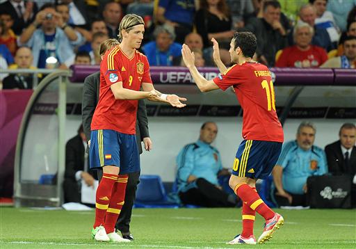 Việc Chelsea xây dựng đội hình quanh Fabregas giúp chỗ đứng của Torres càng vững chắc