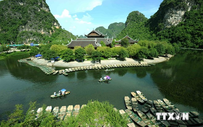 Vẻ đẹp sơn thủy hữu tình tại bến đò Tràng An