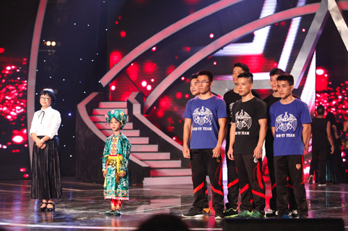 Cô Huỳnh Mai, cậu bé Đức Vĩnh và nhóm Sáu Múi là ba nhóm thí sinh được khán giả bình chọn nhiều nhất trong đêm 7/12.