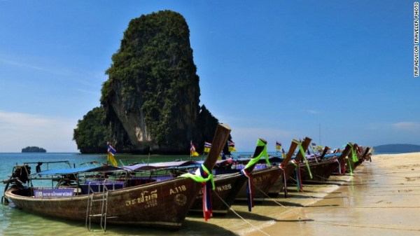 4. Với bãi cát trắng phau ngập nắng vàng, làn nước xanh như ngọc, Ao Nang là lựa chọn hoàn hảo cho chuyến du lịch ở Thái Lan.