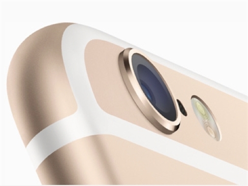 Giống như iPhone, iPad mới cũng được Apple cung cấp nhiều phiên bản màu bạc, xám và vàng khác nhau. Một số thay đổi nhỏ đáng chú ý nữa là microphone trên các model iPad mới sẽ nằm ở mặt sau cạnh camera chính và hệ thống loa sẽ có các lỗ lớn hơn.