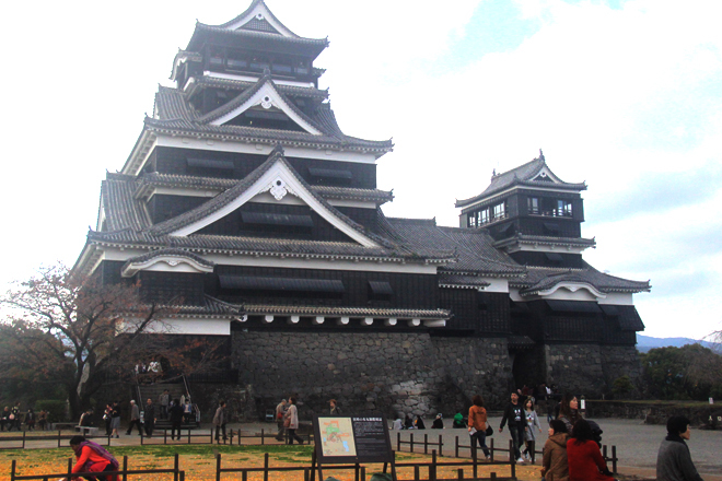 Điểm đến tiếp theo là thành phố Kumamoto. Các điểm tham quan chính bao gồm lâu đài Kimamoto và công viên Suizeji. Kumamoto cũng là cổng vào Vườn Quốc gia Aso Kuju.