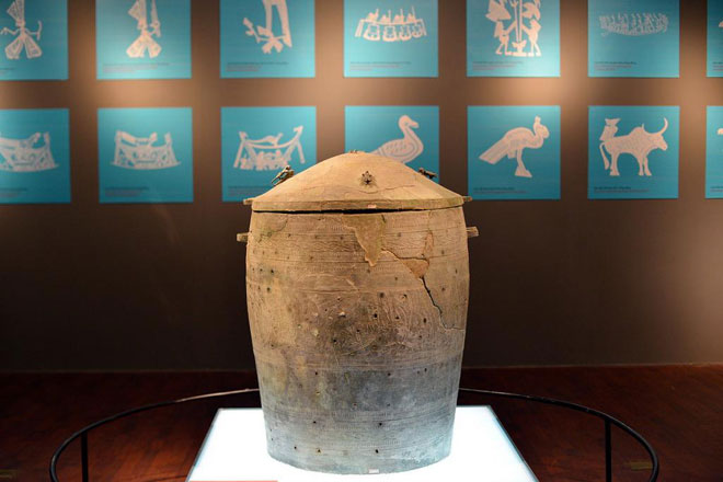 Thạp Bảo Thịnh (bảo vật quốc gia) làm từ đồng được phát hiện tại thị trấn Yên (tỉnh Yên Bái).