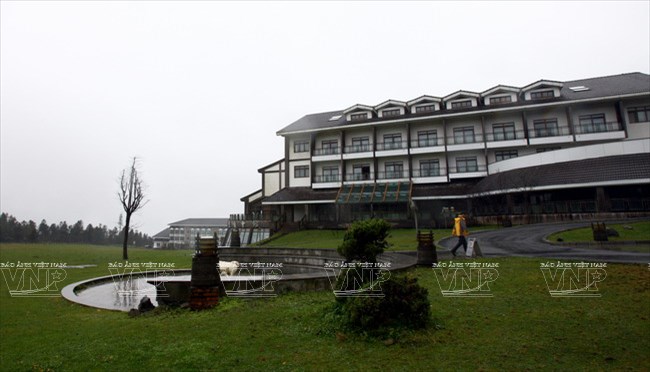 Một góc khách sạn Fairy Maden Mountain Holiday trên núi Tiên Nữ, một trong những khách sạn 5 sao có cảnh quan đẹp ở Vũ Long.