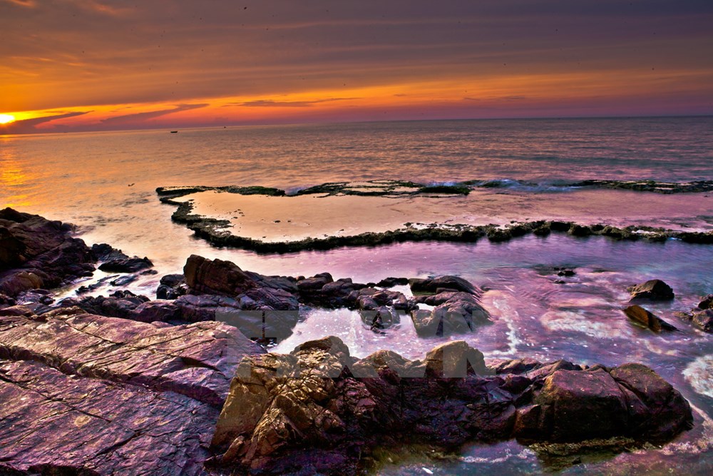 Vẻ đẹp hoang sơ của điểm du lịch Hang Rái