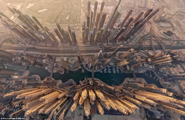  Một bức ảnh của thế giới tương lai với các tòa nhà chọc trời cao chót vót (Ảnh: exclusivepix media)