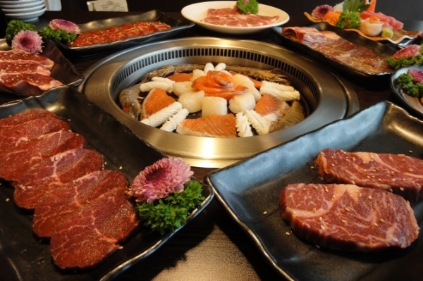Món nướng Nhật Bản có rau củ nướng trực tiếp cùng thịt