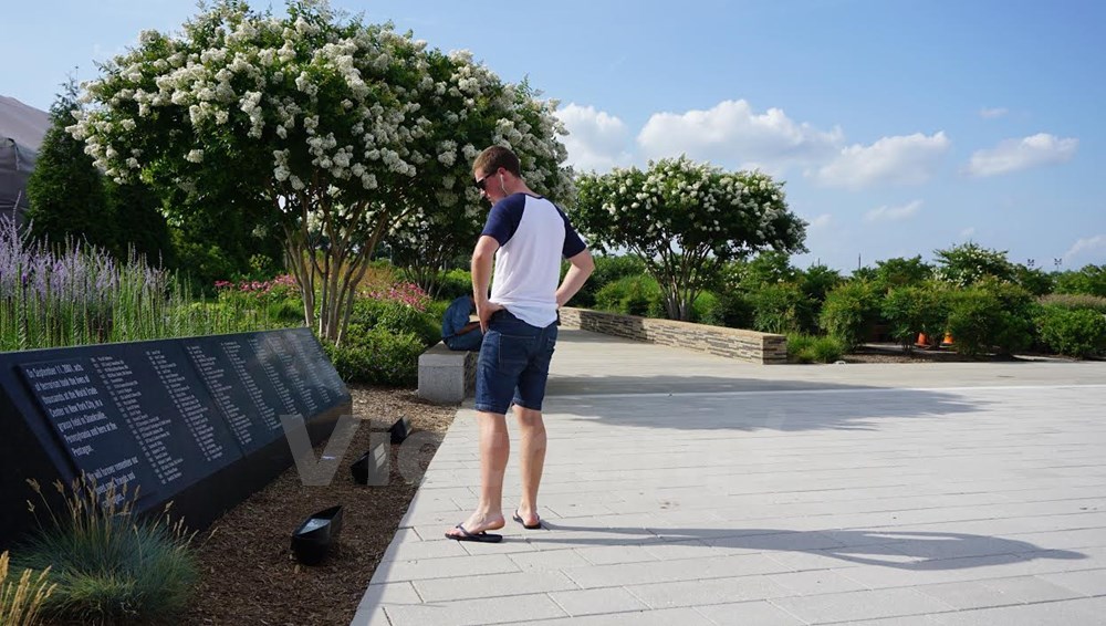 Phiến đá đen khắc tên 184 người thiệt mạng sau khi Lầu Năm Góc bị tấn công ở Washington DC.