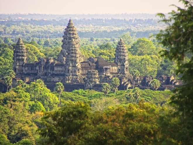 Không chỉ là trung tâm tôn giáo, Angkor Wat còn là 