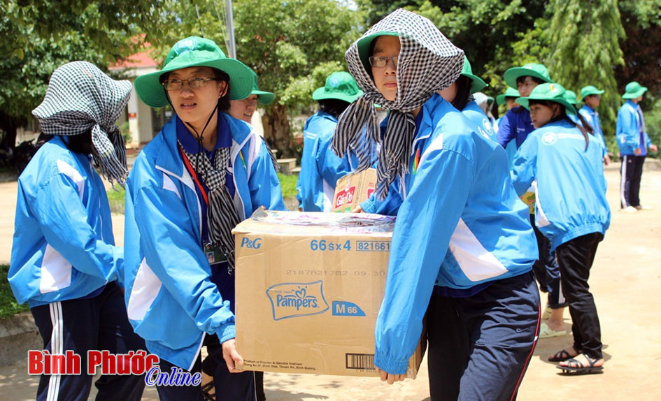 Đoàn viên thanh niên tình nguyện hè năm 2015 tại địa bàn huyện Bù Đốp