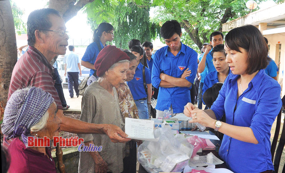 Đoàn khám và cấp, phát thuốc miễn phí cho 250 lượt người nghèo xã Thiện Hưng (Bù Đốp)