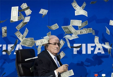 Vẻ mặt ái ngại và có phần bối rối của ông Sepp Blatter sau khi dính 