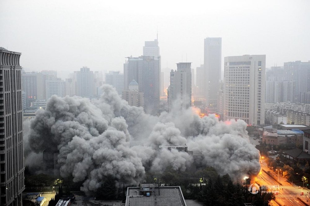 Cảnh sát địa phương thực hiện công tác chuẩn bị kỹ lưỡng trước khi vụ nổ diễn ra