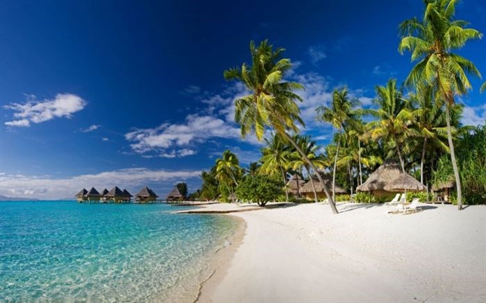 Bãi biển Matira- Bora Bora, quần đảo Polynesia thuộc Pháp.