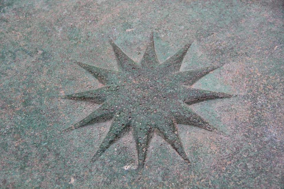 Hình ngôi sao 12 cánh trên mặt trống, có thể tượng trưng cho 12 tháng trong năm. (Ảnh: Trung Sơn/Vietnam+)
