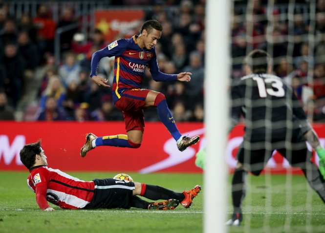 Neymar sẽ trở thành điểm tựa duy nhất giúp Barca có thể vượt khó ở San Mames - Ảnh: Reuters