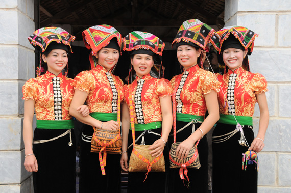 Trang phục phụ nữ Thái gắn liền với quá trình phát triển của tộc người, bảo lưu nhiều giá trị văn hóa truyền thống.