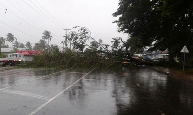 Bão Winston thổi bay hàng trăm ngôi nhà ở Fiji, 17 người chết