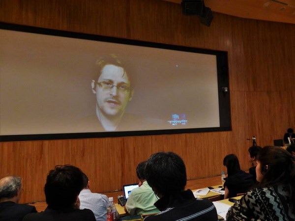 Edward Snowden: Tất cả công dân Nhật Bản đều bị theo dõi