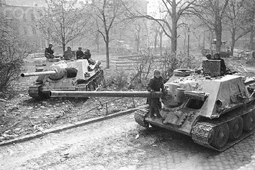 Pháo tự hành diệt tăng SU-100 – Ác mộng của xe tăng Đức trên chiến trường. 