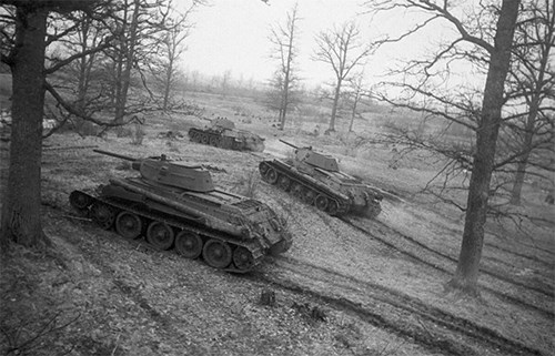 Dòng xe tăng không chỉ tốt nhất trong Thế chiến 2, mà còn là cả trong Thế kỷ 20 – Xe tăng T-34. 