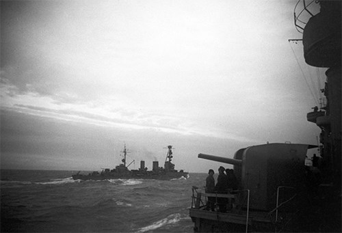 Các tàu tuần dương hạng nhẹ của Hạm đội Biển Đen trong một nhiệm vụ chiến đấu. 