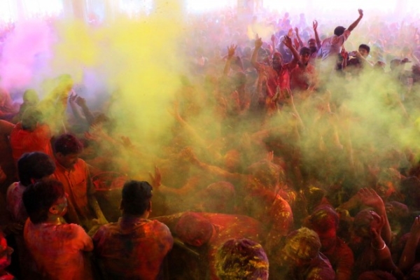 Ấn tượng với sắc màu lễ hội Holi 2016 ở Ấn Độ