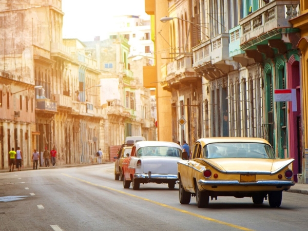 Havana, Cuba: Thành phố bình yên với vô vàn xe cổ này là điểm nghỉ hè lý tưởng. Du khách còn có cơ hội khám phá nền văn hóa và ẩm thực phong phú, ấn tượng của Havana. 