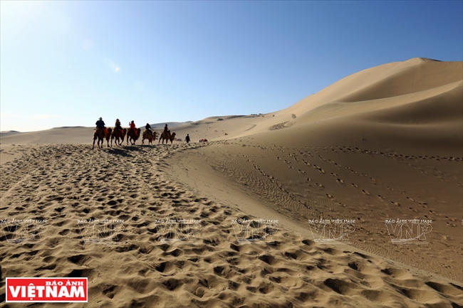 Thời tiết khắc nghiệt và hành trình di chuyển khá khó khăn nhưng khu vực núi cát Minh Sa của sa mạc Gobi vẫn là điểm đến quyến rũ du khách.