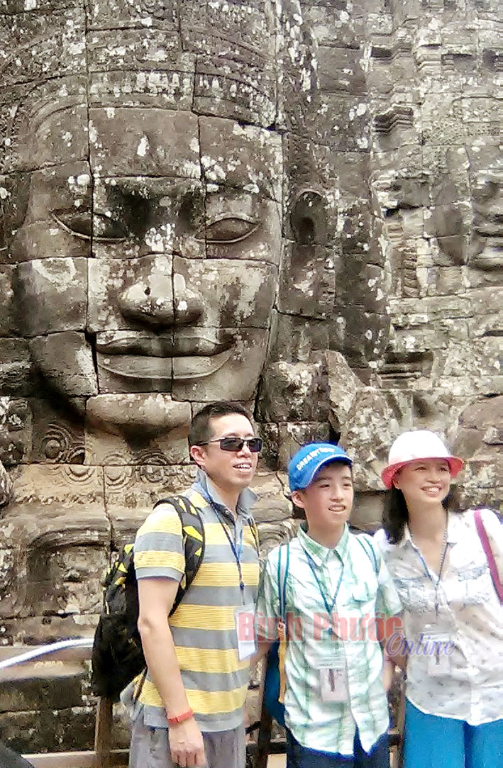 Tượng “Nụ cười hạnh phúc” trong đền Bayon luôn là điểm thu hút du khách đến lưu hình kỷ niệm