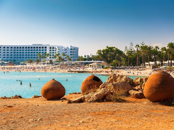 Nissi beach ở nước Cộng hòa Cyprus, Địa Trung Hải. 