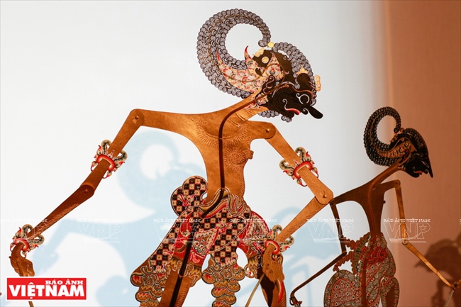 Những con rối bóng của loại hình sân khấu truyền thống nổi tiếng của Malaysia và Indonesia được biết dưới cái tên Wayang Kulit.