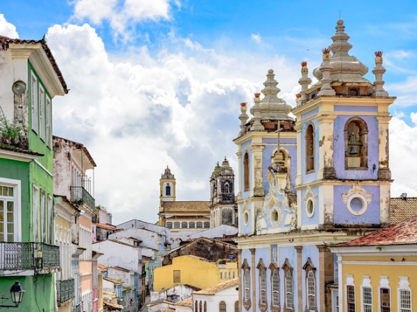 Salvador, Brazil: Thành phố nằm ở bang Bahia này chinh phục du khách với những công trình kiến trúc thuộc địa Bồ Đào Nha, nền văn hóa Afro-Brazil và bờ biển nhiệt đới tuyệt đẹp.  