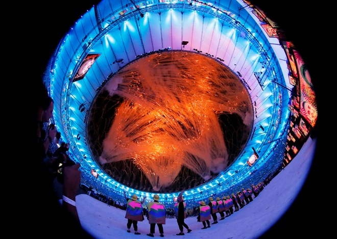 Màn pháo hoa rực rỡ tại lễ khai mạc Olympic Rio 2016 trên sân Maracana