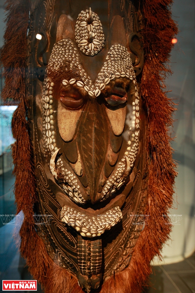 Chiếc mặt nạ ấn tượng của thổ dân Châu Đại Dương.