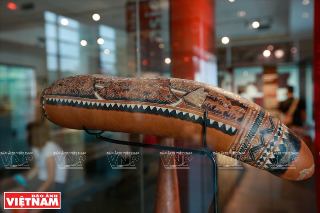 Một hiện vật của thổ dân Châu Úc trong khu trưng bày “Vòng quanh thế giới”.