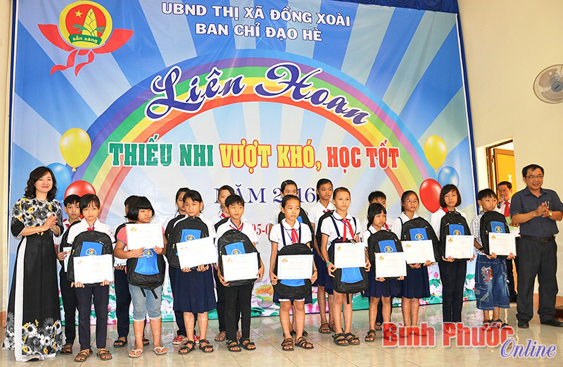 Đồng Xoài tuyên dương 80 thiếu nhi vượt khó học tốt 2016